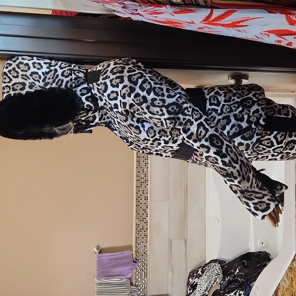 Goldbergh Jaguar Print Women's Ski Jacket - Picture 10 of 10